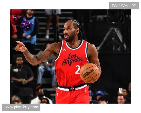 快船伦纳德因右脚踝扭伤将缺席未来几场比赛 快船伦纳德因右脚踝扭伤将缺席未来几场比赛