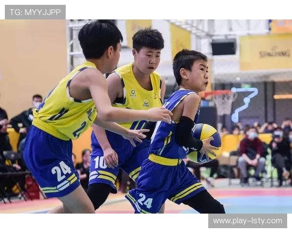 德甲冬季比赛暖场活动：青少年球队表演赛